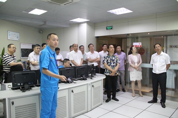 市委3.jpg 市委3.jpg