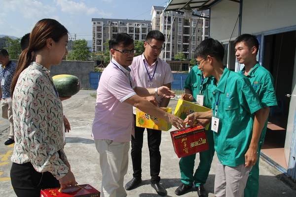 火狐（中国）开展2017年高温慰问活动